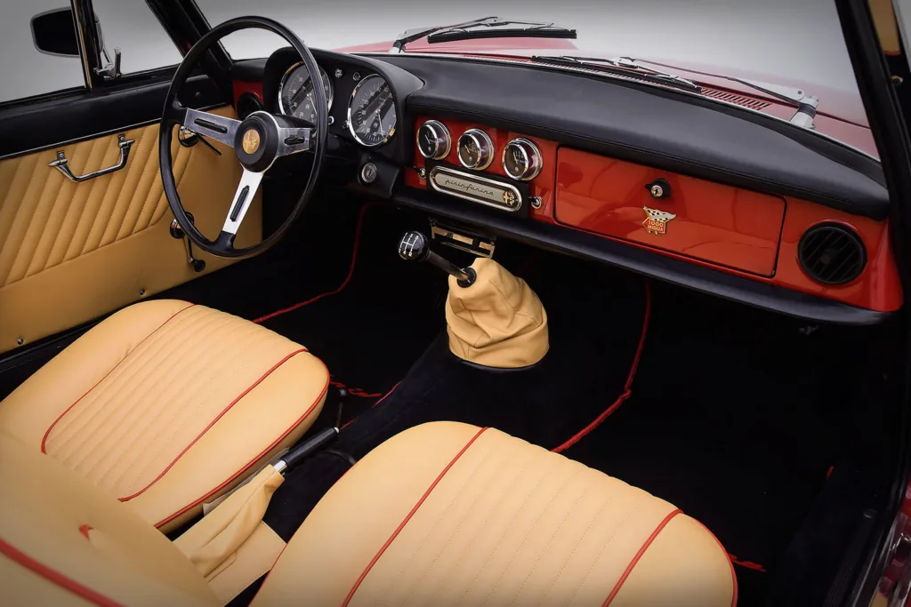 Alfa Romeo Spider 1600 Duetto - 1966 interior