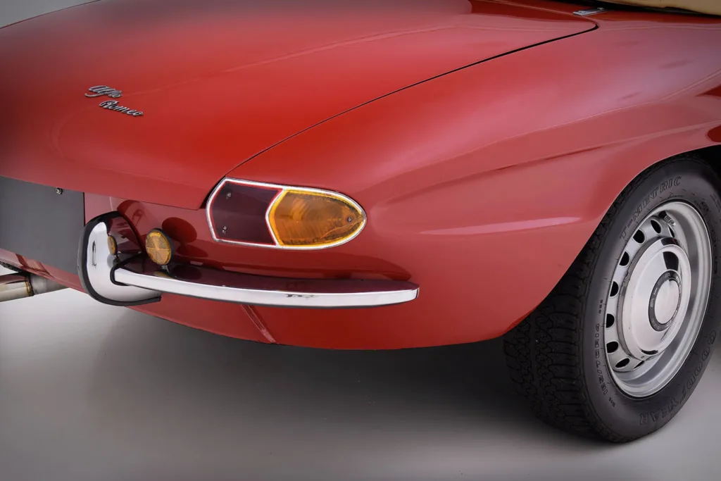 Alfa Romeo Spider 1600 Duetto - 1966 tail light