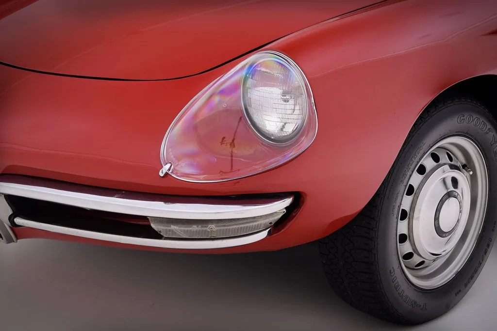 Alfa Romeo Spider 1600 Duetto - 1966 head light