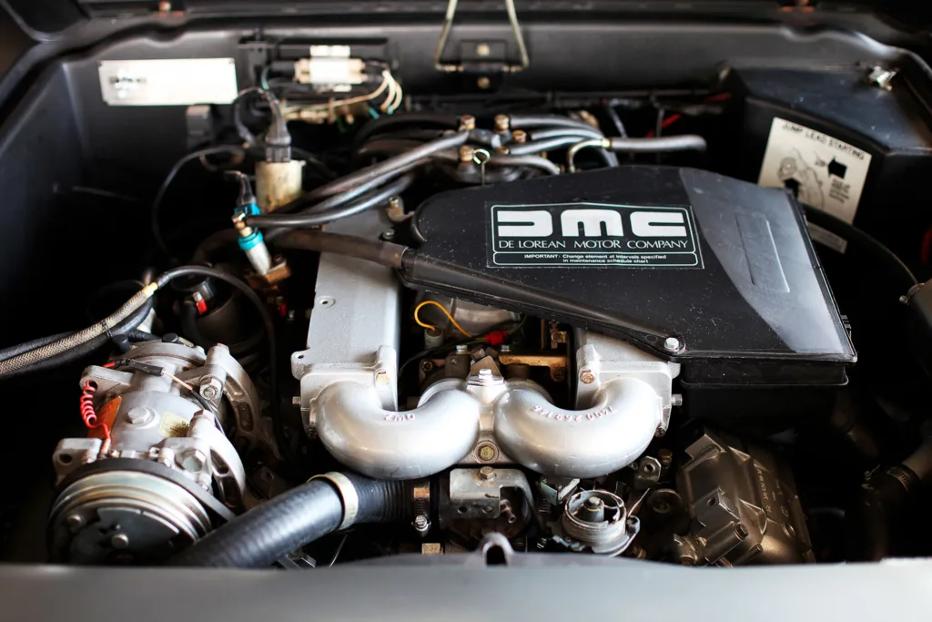 DMC-12 1981 rear-mounted 2.85-liter PRV V6 engine