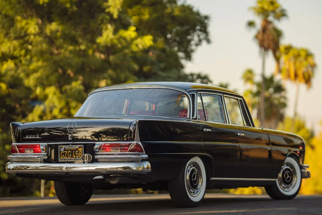 1959 Mercedes-Benz W111 220S Fintail